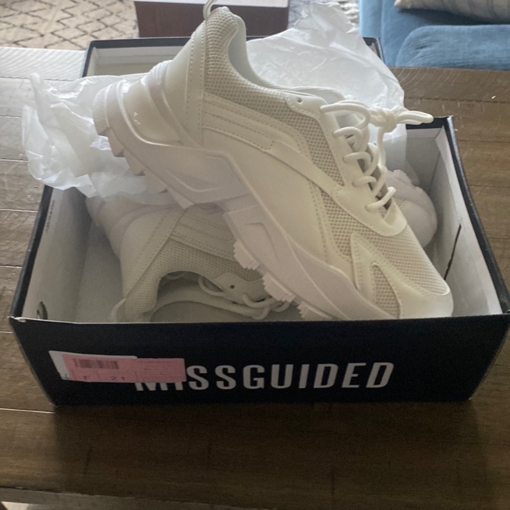NWT MISSGUIDED SNEAKERS